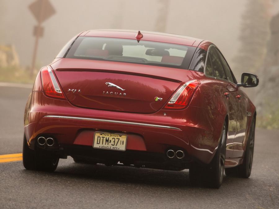  Jaguar XJR 2013 года  (US) (фото 6 из 16)